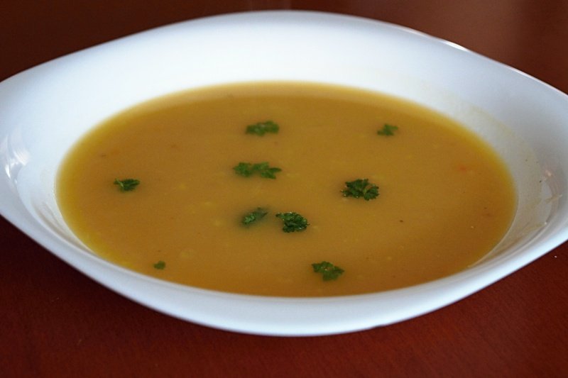 Hrachová polévka s celerem
