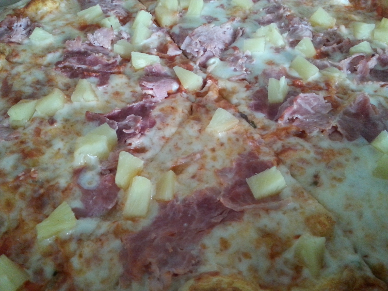 Pizza se šunkou a ananasem
